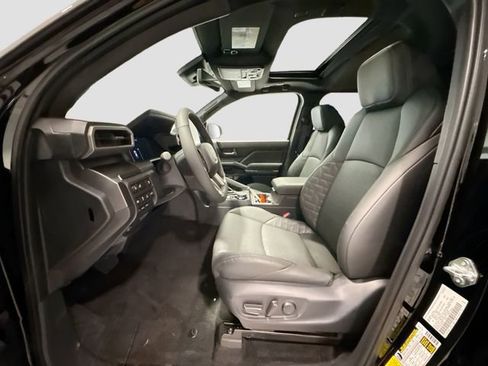 New 2025 Toyota Tacoma TRD Off-Road image 18