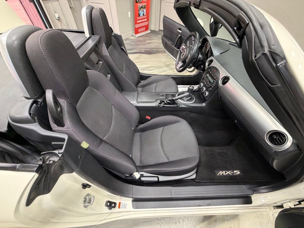 Used 2009 MAZDA MX-5 Miata Touring w/ Suspension Pkg RWD image 35