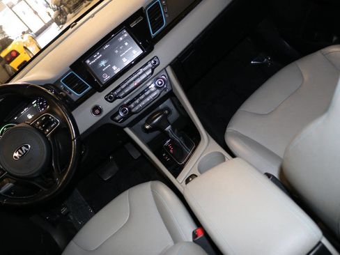 Used 2018 Kia Niro EX Premium image 72