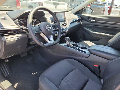 Used 2025 Nissan Altima 2.5 SV FWD image 10