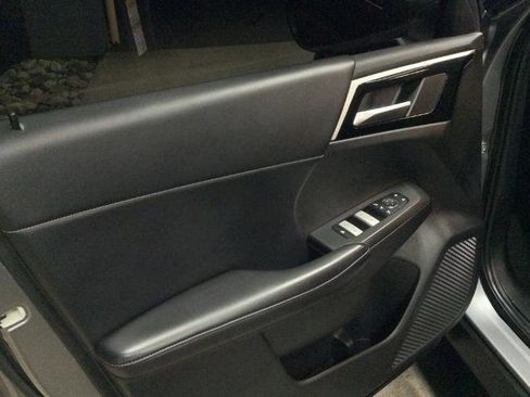 Used 2023 Mitsubishi Outlander SE image 38