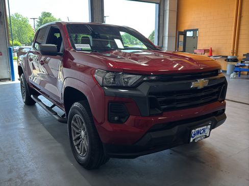 Used 2024 Chevrolet Colorado LT w/ LT Convenience Package II AWD/4WD image 7