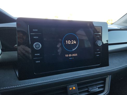 New 2026 Volkswagen Taos SE image 19