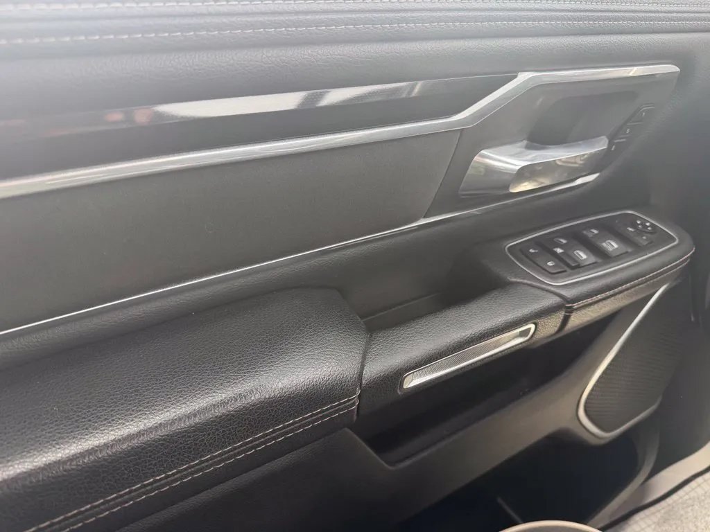 Used 2021 RAM 1500 Laramie w/ Sport Appearance Package AWD/4WD image 12