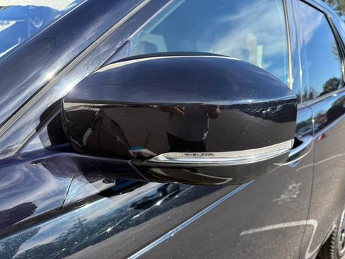 Used 2017 Land Rover Discovery HSE Luxury image 14