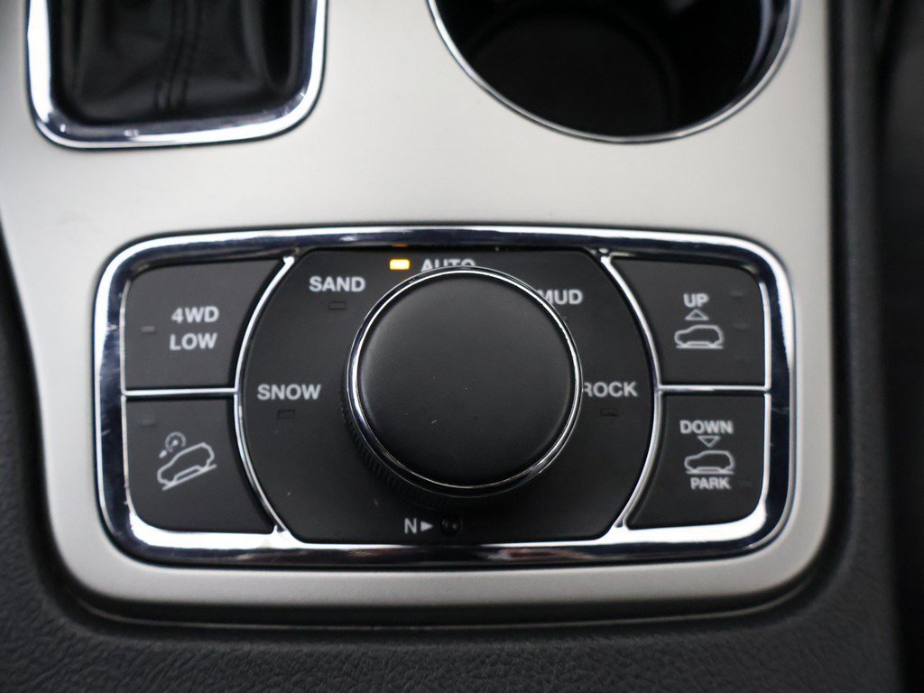 Used 2018 Jeep Grand Cherokee Overland AWD/4WD image 55