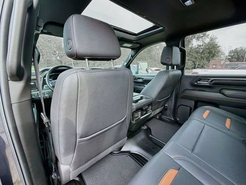 Used 2024 GMC Sierra 3500 AT4 w/ AT4 Premium Plus Package AWD/4WD image 9