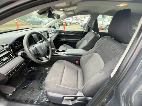 Used 2025 Toyota Camry LE image 27