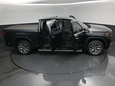Used 2023 GMC Sierra 1500 Denali w/ Denali Reserve Package AWD/4WD image 18