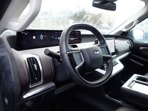 Certified 2025 Ford Expedition Max Platinum w/ Platinum Ultimate Package image 16