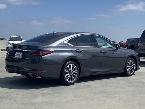 Used 2025 Lexus ES 350 w/ Accessory Package (Z2) FWD image 3