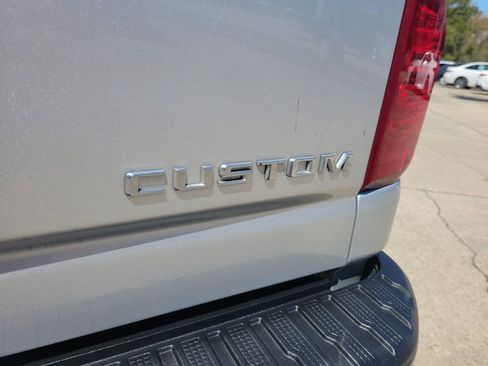 Used 2022 Chevrolet Silverado 2500 Custom w/ Custom Value Package image 5
