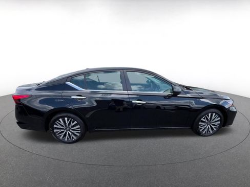 Used 2025 Nissan Altima 2.5 SV FWD image 16