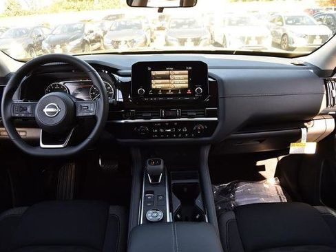 New 2025 Nissan Pathfinder SV image 8