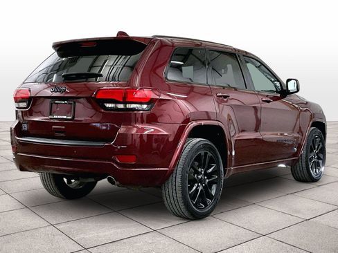 Used 2019 Jeep Grand Cherokee Altitude image 11