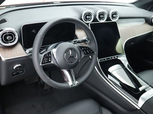 Certified 2025 Mercedes-Benz GLC 300 image 9
