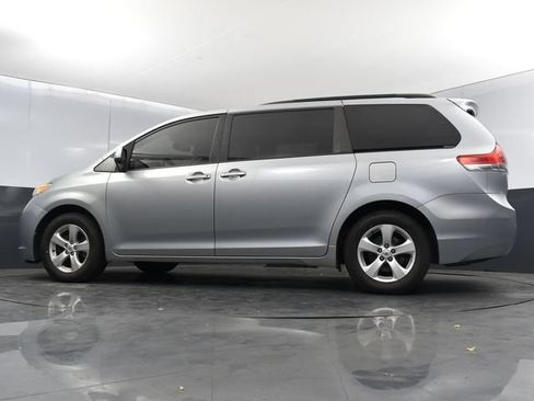 Used 2014 Toyota Sienna LE FWD image 28