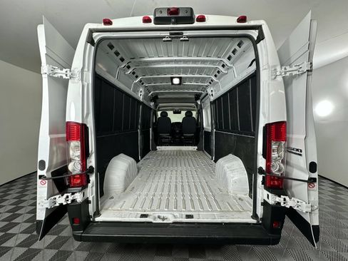 Used 2026 RAM ProMaster 2500 w/ Convenience Group FWD image 24