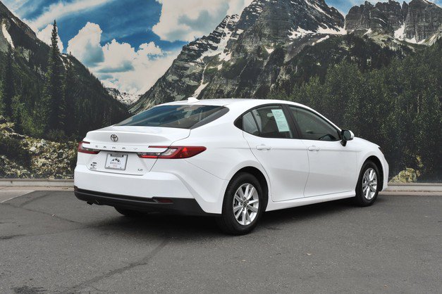 Used 2025 Toyota Camry LE AWD/4WD image 3