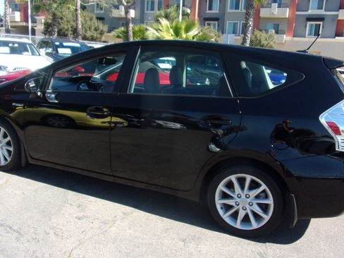 Used 2012 Toyota Prius V Five image 9