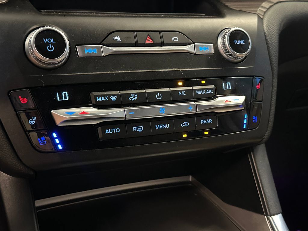 Used 2020 Ford Explorer Limited AWD/4WD image 14