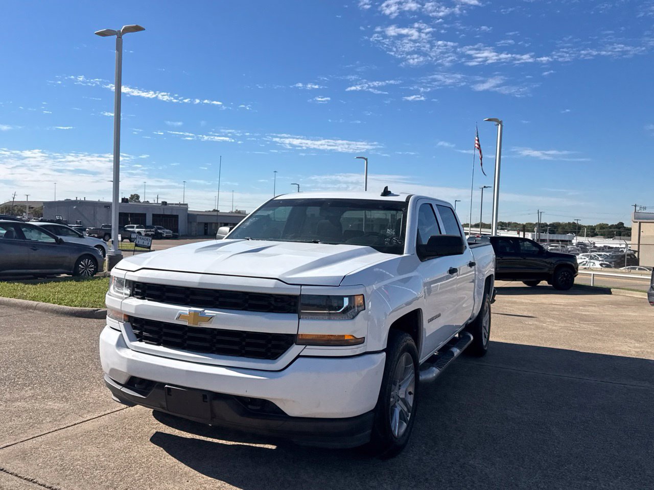 Used 2018 Chevrolet Silverado 1500 Custom w/ Custom Convenience Package RWD image 9