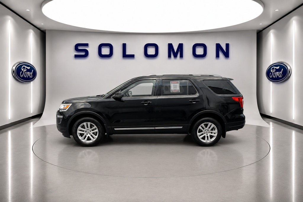 Used 2018 Ford Explorer XLT AWD/4WD image 3
