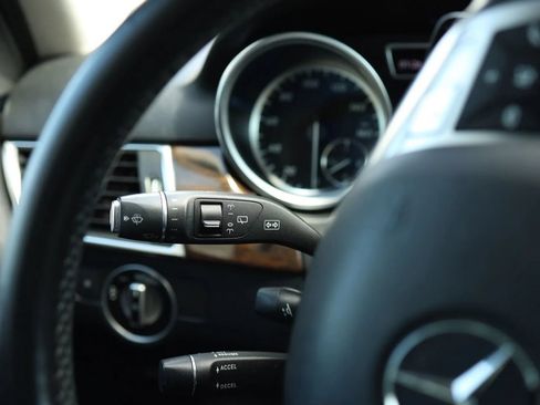 Used 2012 Mercedes-Benz ML 350 4MATIC image 24
