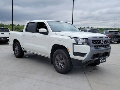 Used 2025 Nissan Frontier SV AWD/4WD image 7