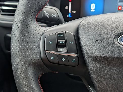 Certified 2025 Ford Escape ST-Line AWD/4WD image 17