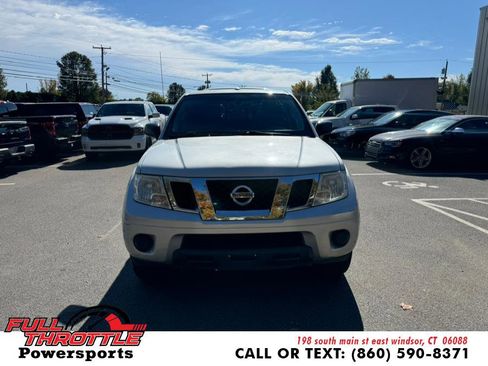 Used 2014 Nissan Frontier SV image 4