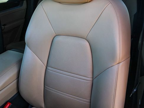 Used 2024 Porsche Cayenne Base image 24