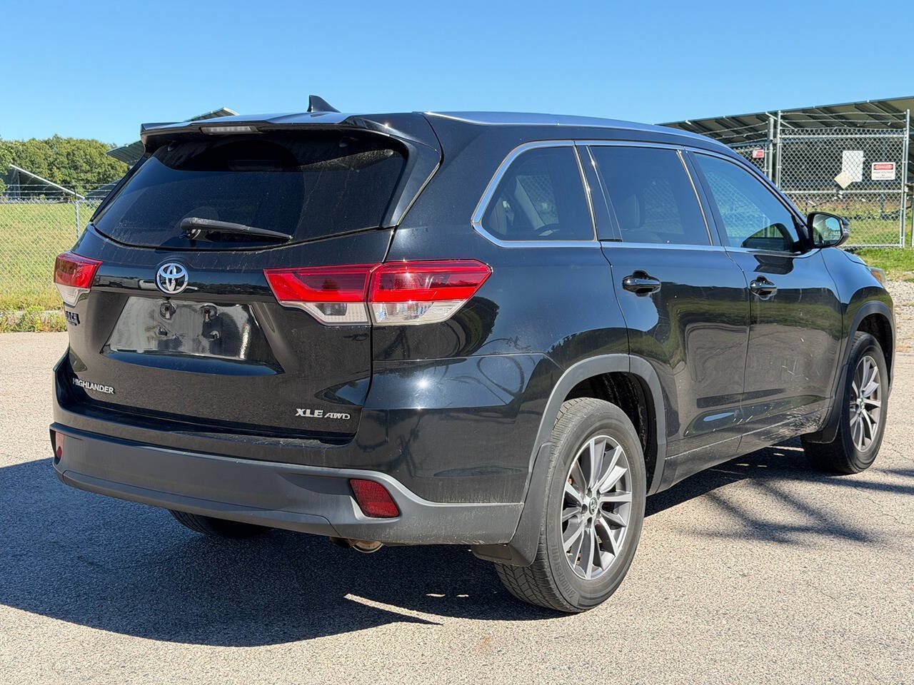 Used 2018 Toyota Highlander XLE AWD/4WD image 5