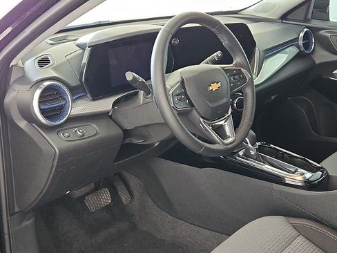 Used 2025 Chevrolet Trax LT w/ Driver Confidence Package FWD image 16