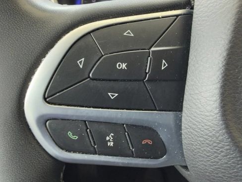 Used 2022 Chrysler Pacifica Touring-L FWD image 32