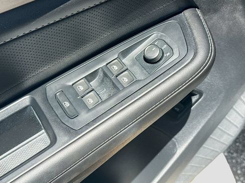 Used 2025 Volkswagen Atlas SE AWD/4WD image 19