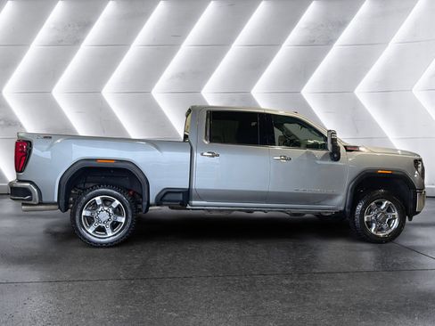 Used 2024 GMC Sierra 3500 SLT AWD/4WD image 7
