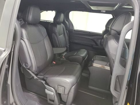 Certified 2025 Toyota Sienna Platinum AWD/4WD image 15