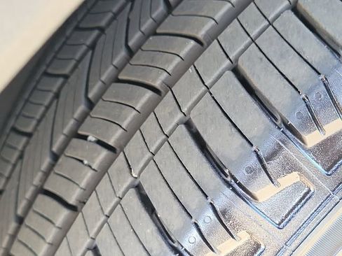 Used 2025 Ford Explorer ST-Line w/ Premium Package image 28