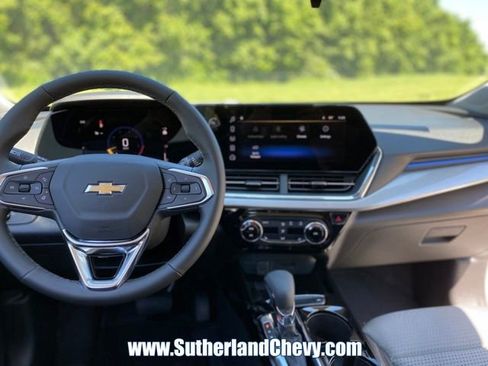 New 2026 Chevrolet Trax LT w/ Sunroof Package FWD image 23