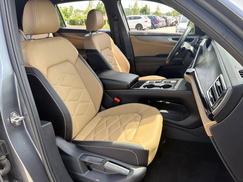Used 2024 Volkswagen Atlas Cross Sport SE AWD/4WD image 25
