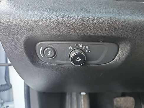 Used 2023 Chevrolet Traverse LT FWD image 18
