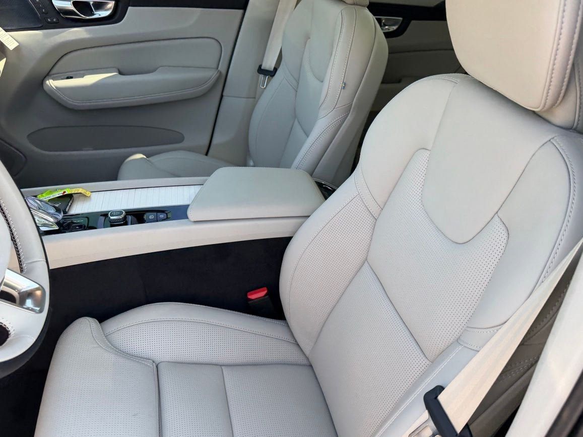 New 2027 Volvo XC60 B5 Ultra AWD/4WD image 19