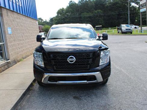 Used 2021 Nissan Titan SV w/ SV Convenience Package image 2