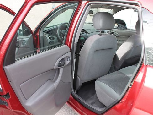 Used 2003 Ford Focus SE image 22