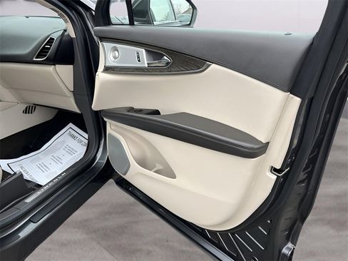 Used 2020 Lincoln Nautilus Reserve w/ Equipment Group 202A image 22