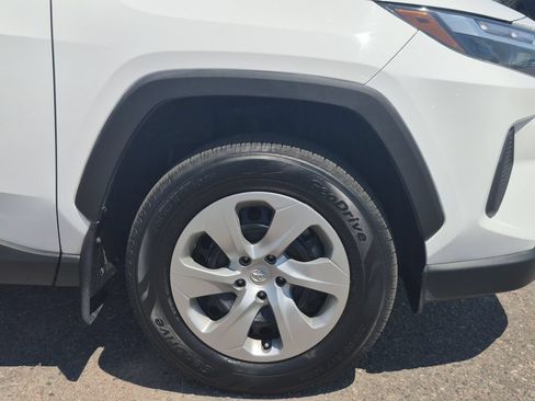 Used 2023 Toyota RAV4 LE AWD/4WD image 18