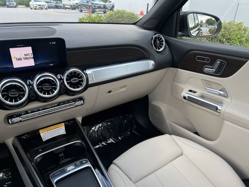 Used 2025 Mercedes-Benz GLB 250 image 34