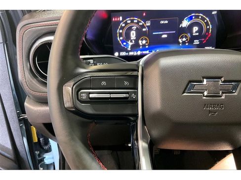 Used 2025 Chevrolet Colorado Z71 w/ Technology Package AWD/4WD image 19