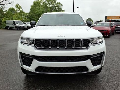 New 2026 Jeep Grand Cherokee L Limited AWD/4WD image 10